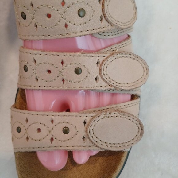 CLARKS COLLECTION LEATHER TAN SANDALS - Picture 4 of 6
